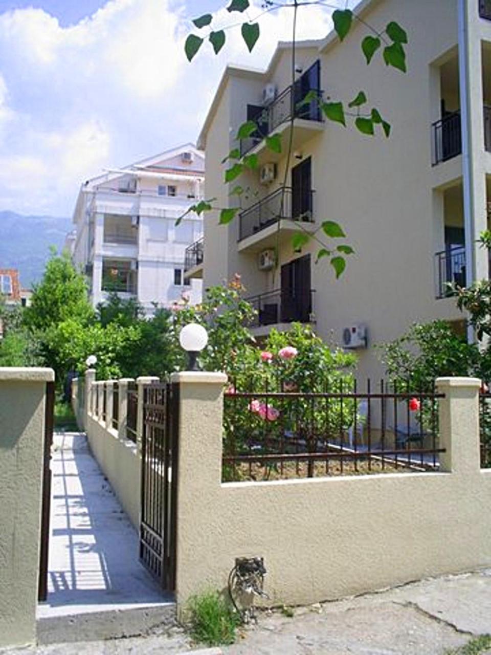 Apartments And Rooms Marija Budva Exterior photo